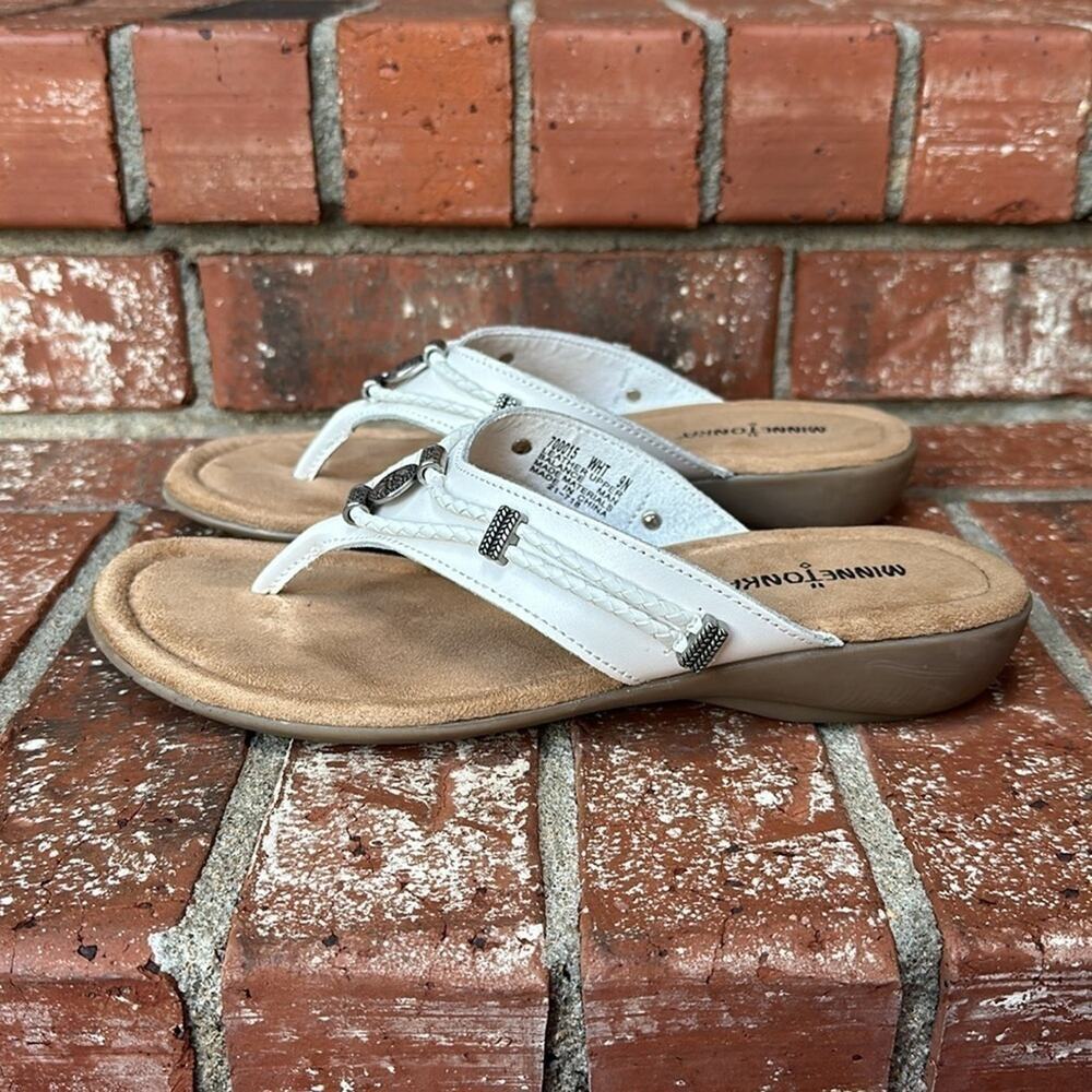 Minnetonka Silverthorne White Leather Women's Thong Sandal Size 9 - Picture 3 of 8